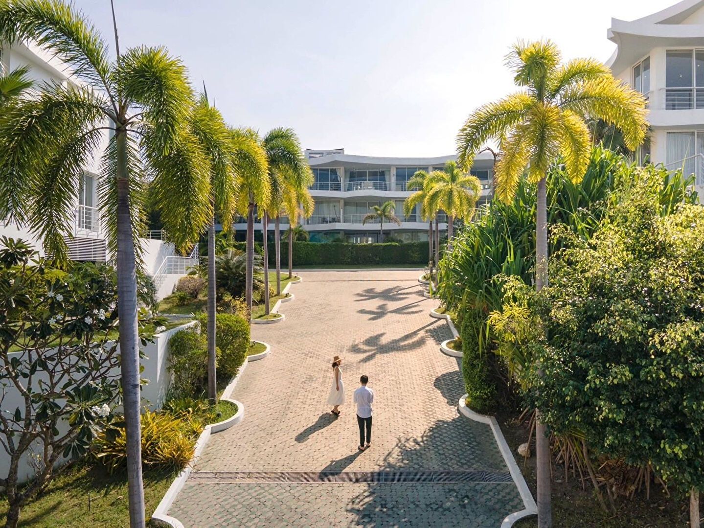Pure Sunset Beach: Espace extérieur paysager