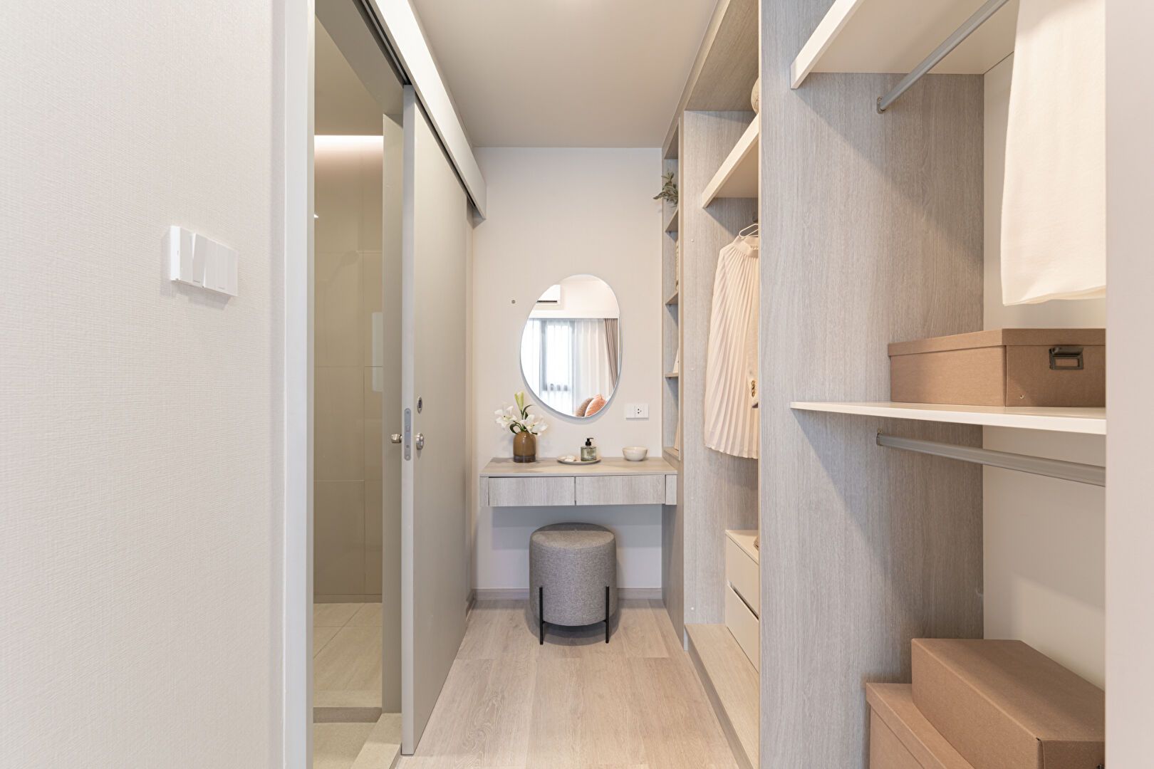 COBE Ratchada-Rama 9: Wardrobe and dressing area