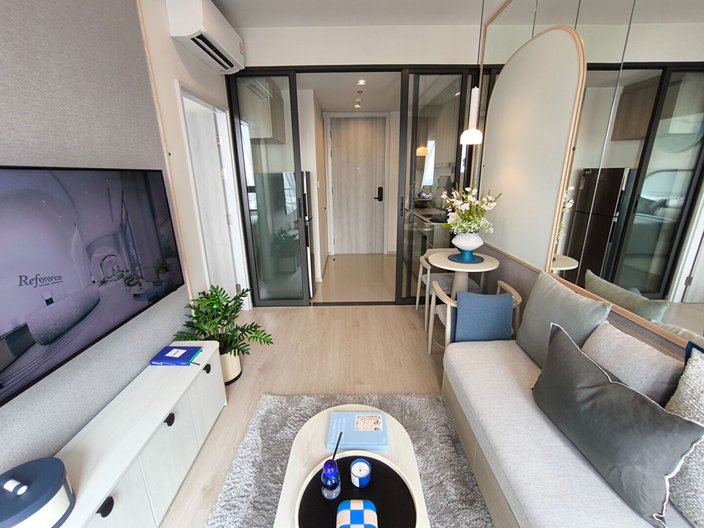 Reference Sathorn-Wongwianyai: Living area