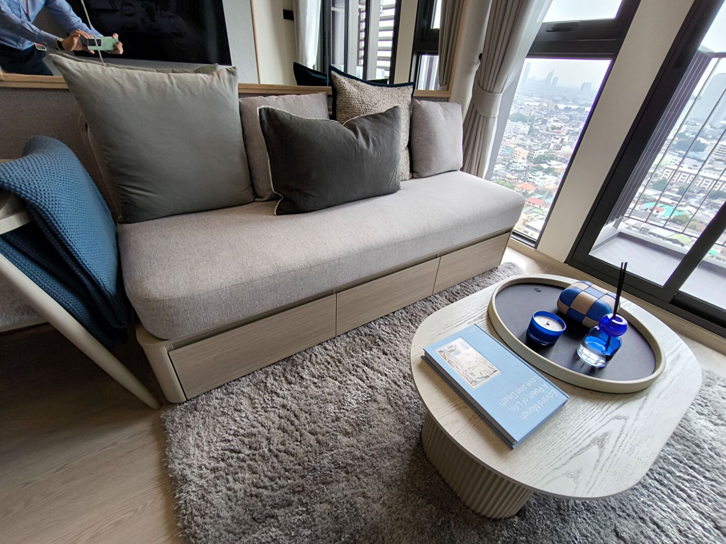 Reference Sathorn-Wongwianyai: Living area