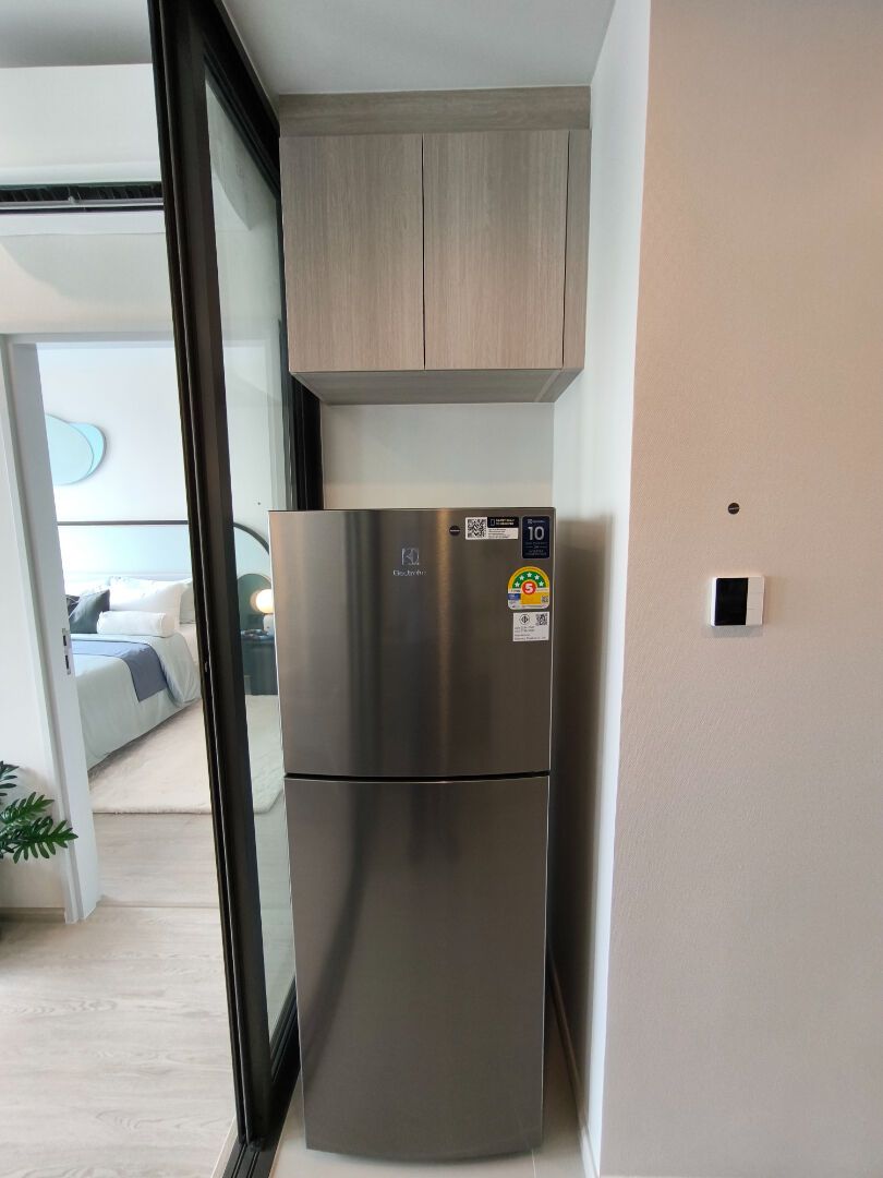 Reference Sathorn-Wongwianyai: Kitchen and fitted cabinetry