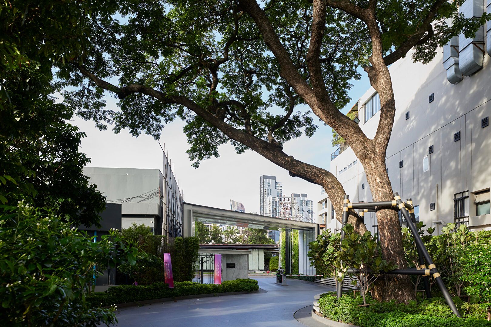 Park Origin Thonglor: พื้นที่สวนภายนอก