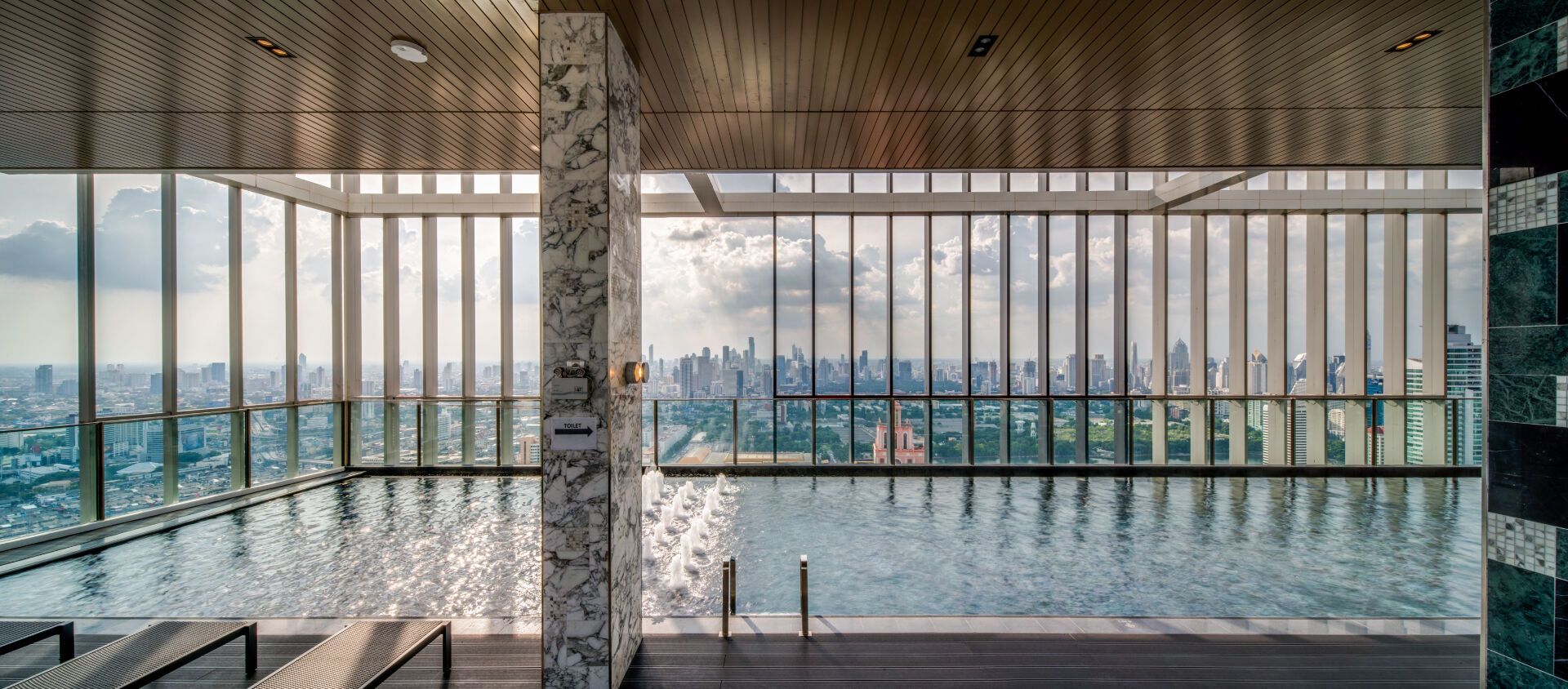 Park Origin Phrom Phong: สระว่ายน้ำและพื้นที่โดยรอบ