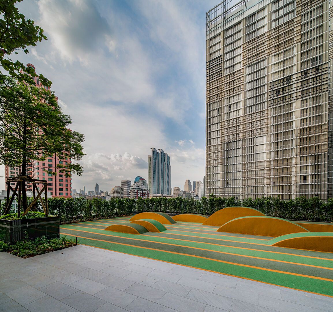 Park Origin Phrom Phong: พื้นที่สวนภายนอก
