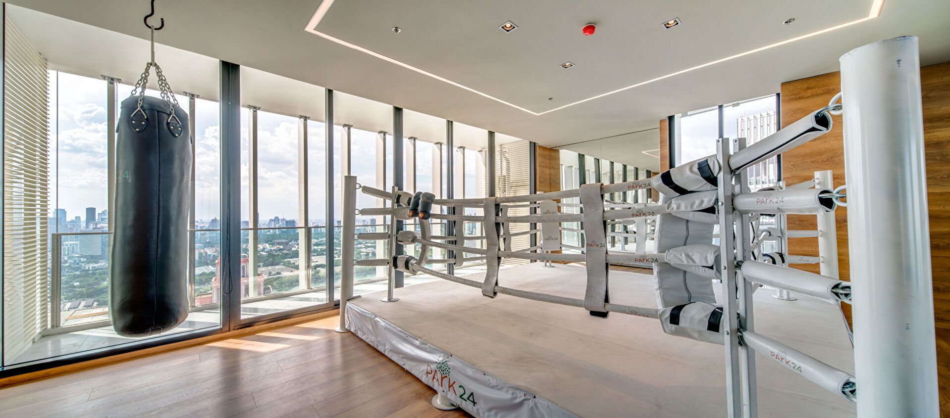 Park Origin Phrom Phong: ห้องออกกำลังกาย