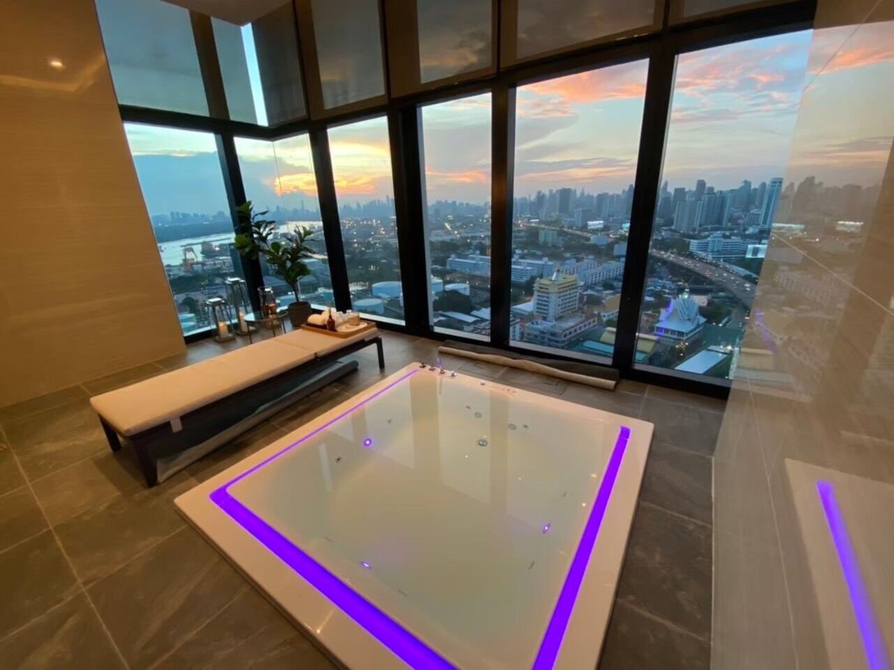 Modiz Sukhumvit 50: Bathroom interior