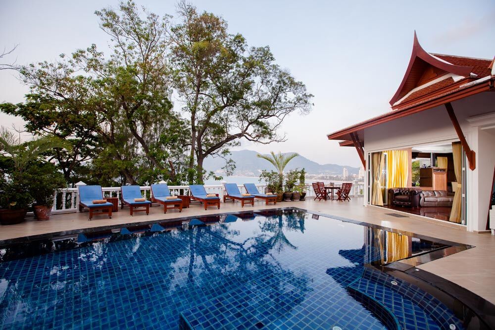 Patong villa: สระว่ายน้ำและพื้นที่โดยรอบ