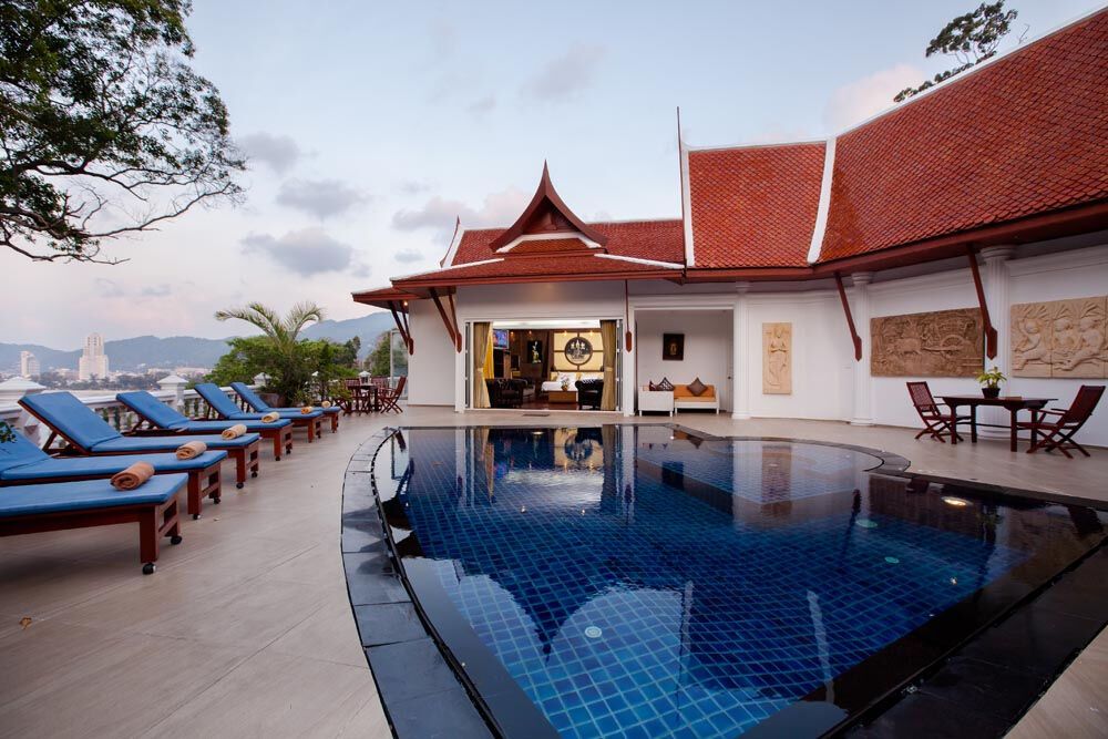 Patong villa: สระว่ายน้ำและพื้นที่โดยรอบ
