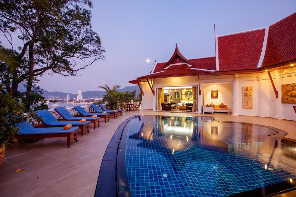 Patong villa: สระว่ายน้ำและพื้นที่โดยรอบ