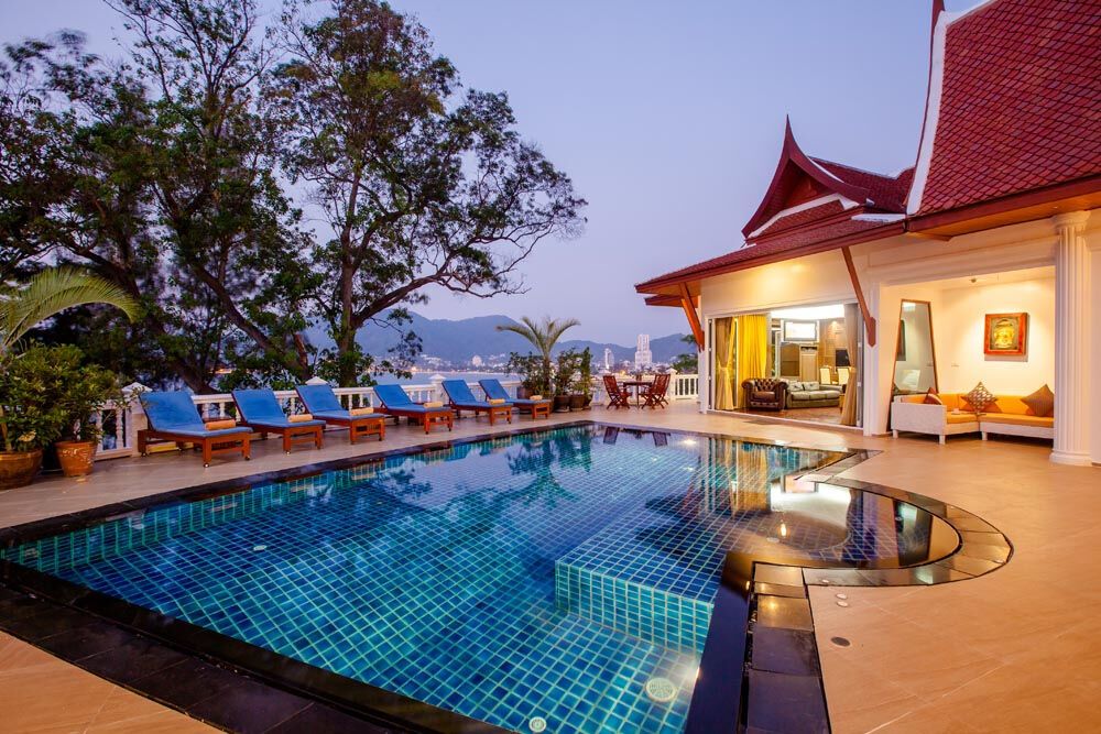 Patong villa: สระว่ายน้ำและพื้นที่โดยรอบ