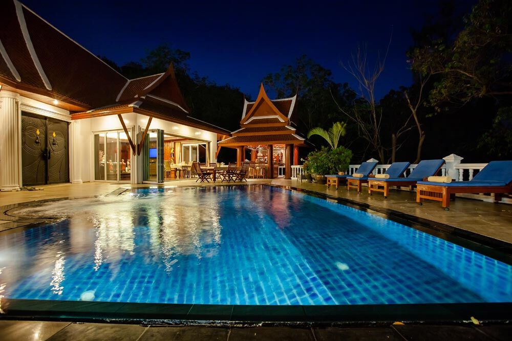 Patong villa: สระว่ายน้ำและพื้นที่โดยรอบ