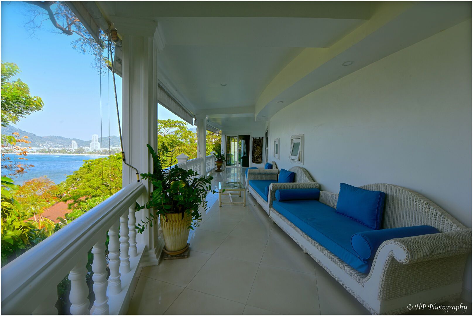 Patong villa: ระเบียงและทิวทัศน์ภายนอก